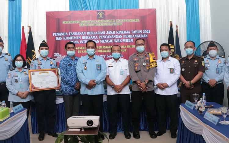 Imigrasi Sampit Deklarasikan Janji Kinerja dan Pembangunan Zona Integritas
