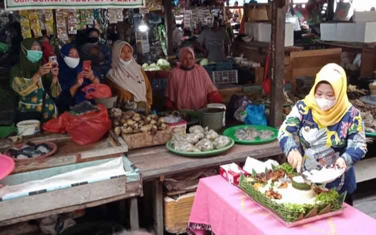 Bupati Kobar Resmikan Pasar Bahari di Kecamatan Kumai