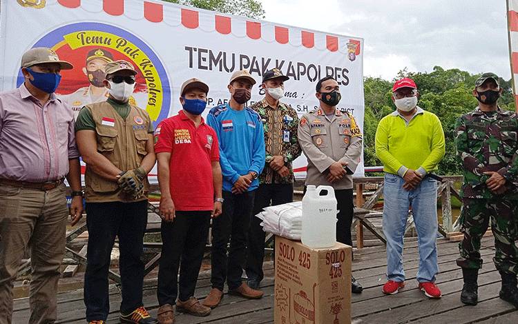 BPBD Barito Timur Berikan Bantuan bagi Posko PPKM Mikro di Desa Ketab