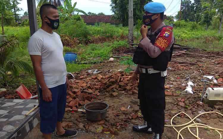 Polsek Seruyan Hilir Sosialisasi Pencegahan Pungli Secara Door To Door