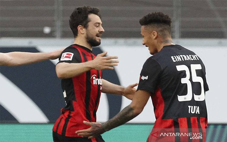Frankfurt Tumbangkan Muenchen 2-1