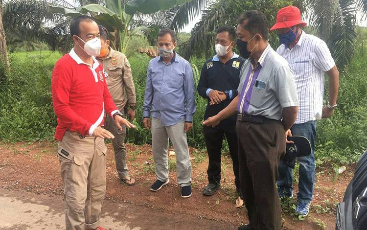 Bupati Cek Jalan Penghubung Antardesa di Seruyan Tengah