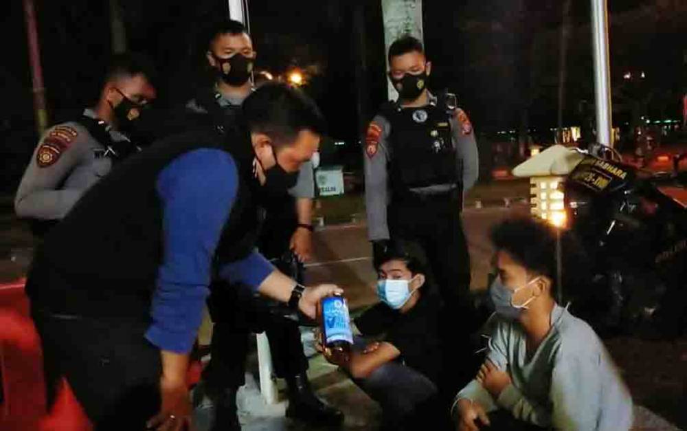 Polisi Amankan 9 Pria Pesta Miras dan Ngelem di Tiga Lokasi Berbeda