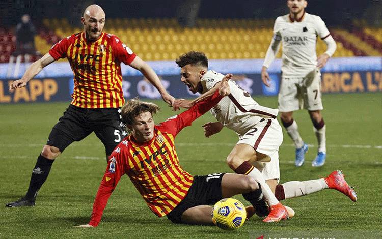 Roma Bawa Pulang Satu Poin dari Markas Benevento