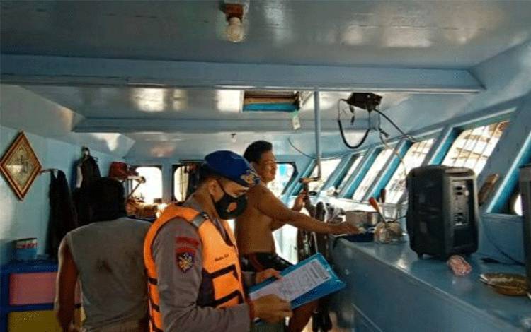 Satpolair Polres Kapuas Imbau Keselamatan Berlayar kepada Nahkoda Kapal