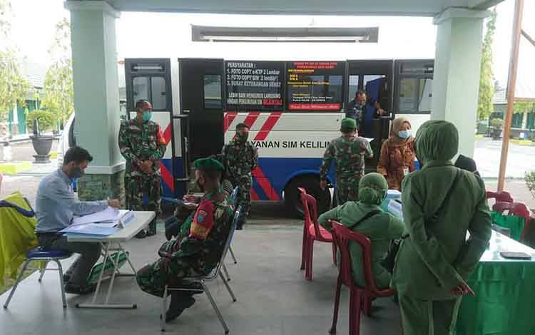 Jadi Pelopor Berlalu Lintas, Prajurit Kodim 1014 Pangkalan Bun Lakukan Perpanjangan SIM Secara Kolektif