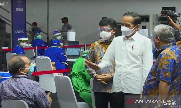Presiden Berharap Vaksinasi Bisa Lindungi Awak Media
