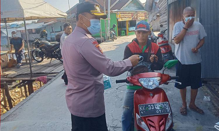 Polresta Palangka Raya Bagikan Ratusan Paket Sembako di Tiga Lokasi
