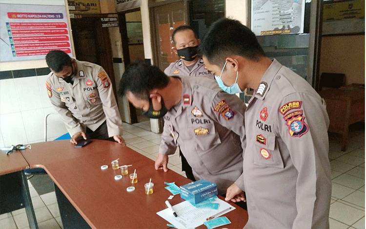 Anggota Polsek Benua Lima Jalani Tes Urine, Hasilnya...