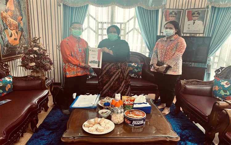 Wakil Ketua III DPRD Kalteng Terima Proposal Usulan Mobil Ambulans dari Puskesmas Kereng Pangi