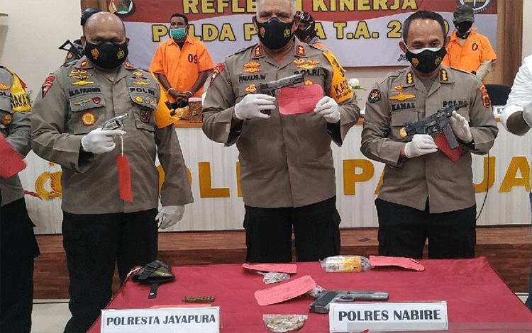 Polisi dan TNI Jualan Senjata Harus Ditindak Tegas