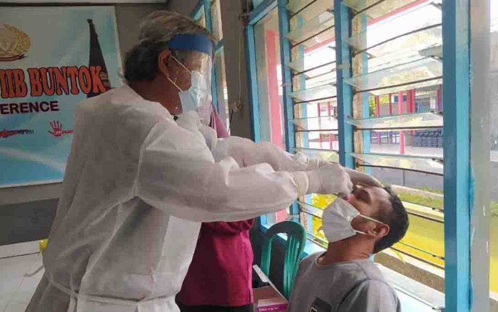 Ratusan Warga Binaan Permasyarakan Rutan Buntok Jalani Rapid Antigen