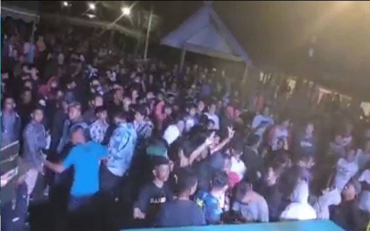 Viral, Video Kerumunan Warga di Desa Kondang Asyik Berjoget Tak Pakai Masker