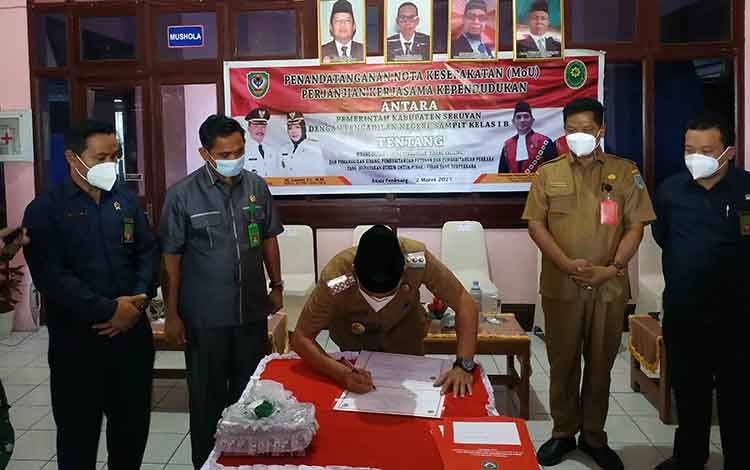 Bupati Seruyan dan Ketua PN Sampit Teken MoU Soal ini