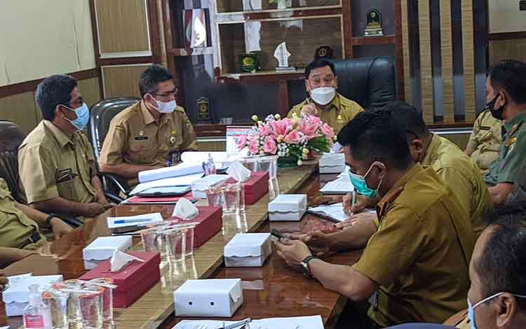 Bupati Kotim Bertemu BKSDA Pos Sampit Bahas Wisata Satwa Buaya Sungai Mentaya