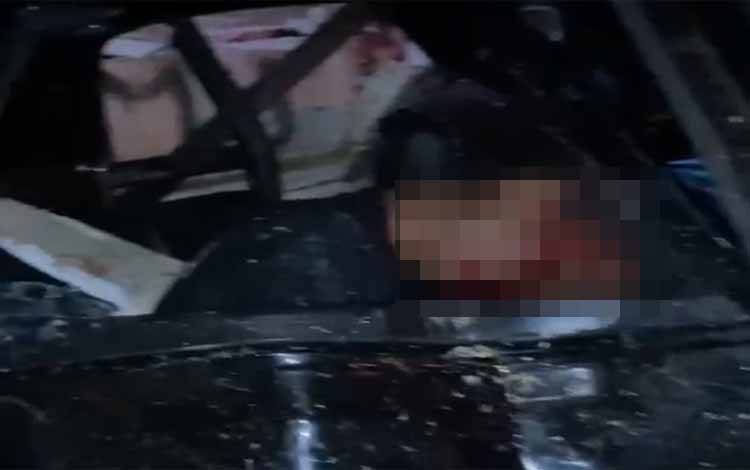 Sopir Pikap Terjepit Usai Bertabrakan dengan Truk di Desa Pundu