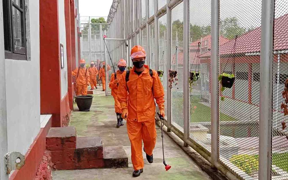 Tekan Penyebaran Covid-19, BPBD Barito Timur Semprot Disinfektan di Rutan dan Pasar