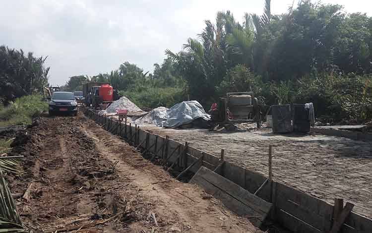 Masyarakat Jelai Dukung Komitmen Gubernur Kalteng Bantu Pembangunan Jalan
