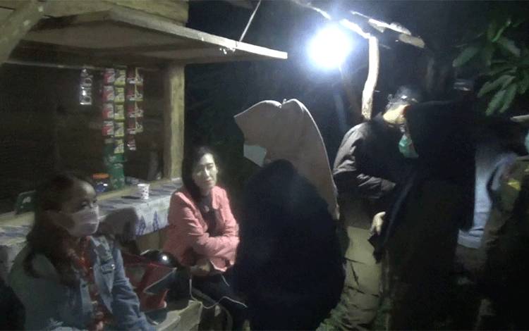 Wakil Bupati Kotim Datangi Warung Remang-remang Tempat Prostitusi
