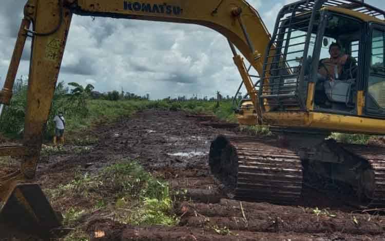 Tim Penanggulangan Karhutla Kotawaringin Barat Bangun Kanal dan Embung untuk Antisipasi