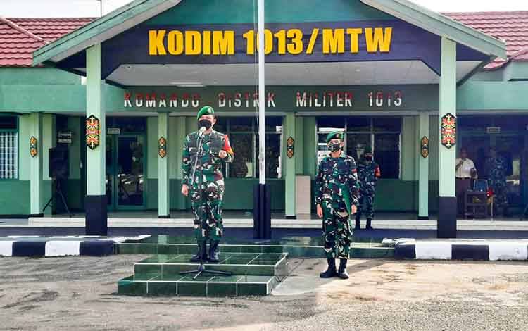 Dandim Muara Teweh Pimpin Acara Korps Raport Masuk dan Pindah Satuan