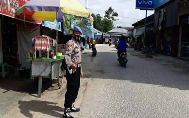 Personel Polsek Kapuas Tengah Lakukan Patroli Harkamtibmas di Pasar