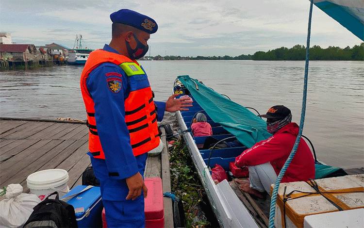 Sambangi Kawasan Pemukiman Polairud Ajak Warga Terapkan 5M