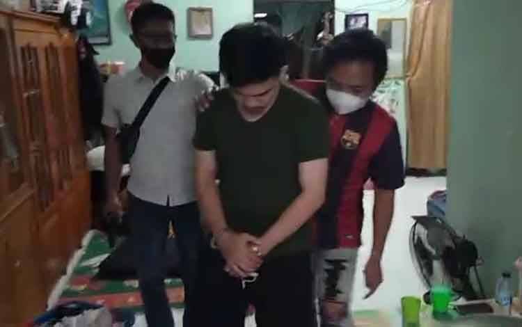 Polisi Bilang Istri Bandar Sabu Kota Besi Tak Terlibat, Bahkan Kaget Saat Suaminya Ditangkap