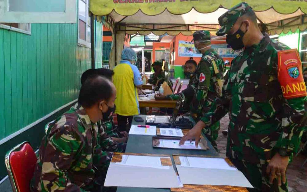 Dandim 1014 Pangkalan Bun Pantau Pelaksanaan Vaksinasi Covid-19 Kepada Prajuritnya