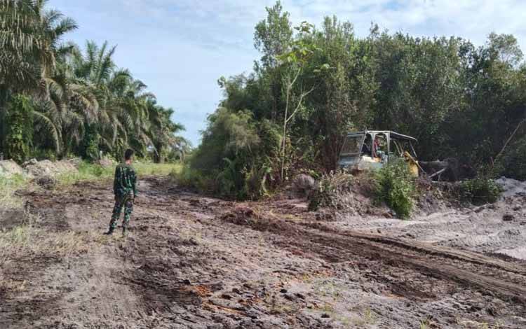 Pembukaan Jalan di Desa Lalang Sudah Capai 40 Persen