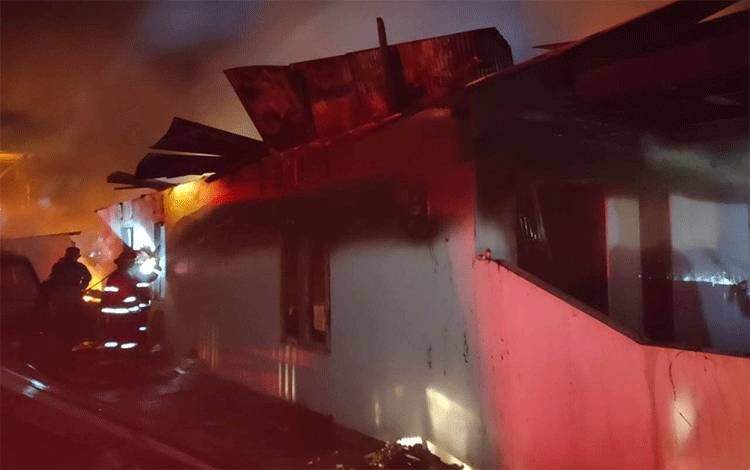 Video Amatir Rumah Warga Kelurahan Madurejo Hangus Terbakar