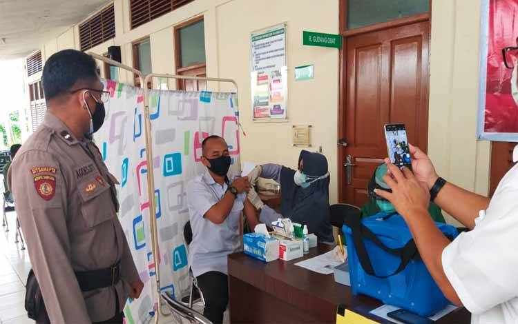 Polisi Amankan Kegiatan Vaksinasi Pegawai PDAM Palangka Raya