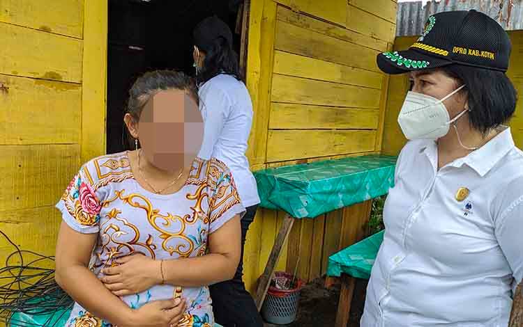Wanita Ini Sediakan Bilik Prostitusi Untuk Persiapan Biaya Persalinan