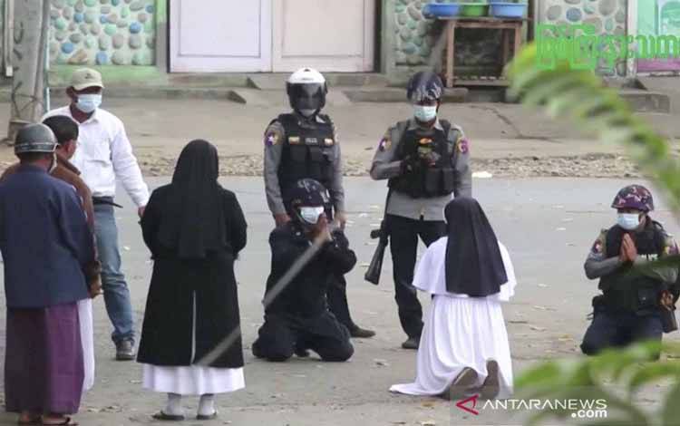 Tentara Myanmar Gunakan Taktik Tempur Lawan Pemprotes