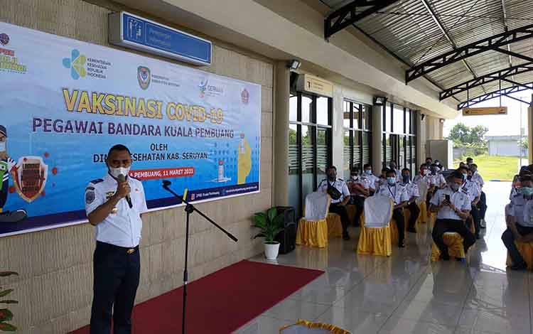 Pegawai Bandara Kuala Pembuang Jalani Vaksinasi Covid-19