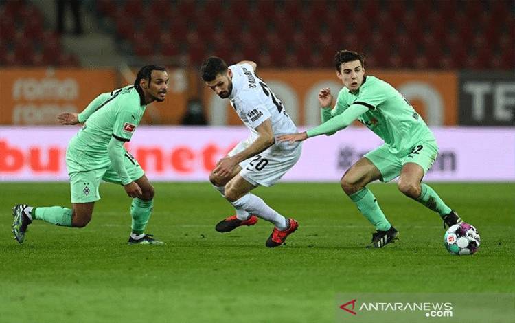 Gladbach Tersungkur di Markas Augsburg