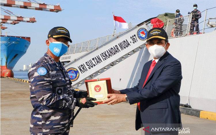 Dubes RI Lepas KRI SIM-367, Kontingen Garuda XXVIII dari Kolombo