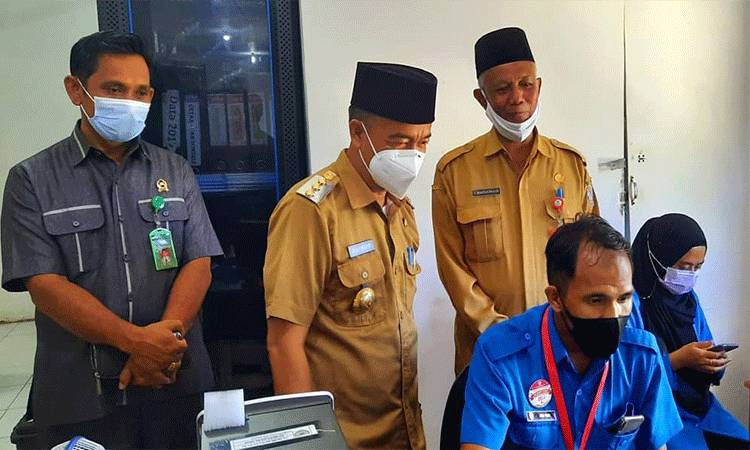 Disdukcapil Seruyan Terima Penghargaan dari KemenPAN RB