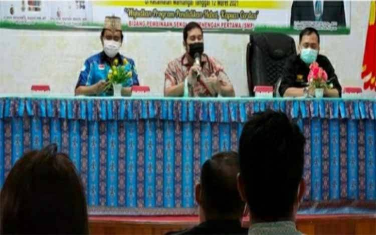 Kajari Kapuas Ajak Kepala Sekolah Patuhi Regulasi Juknis Pengunaan Dana