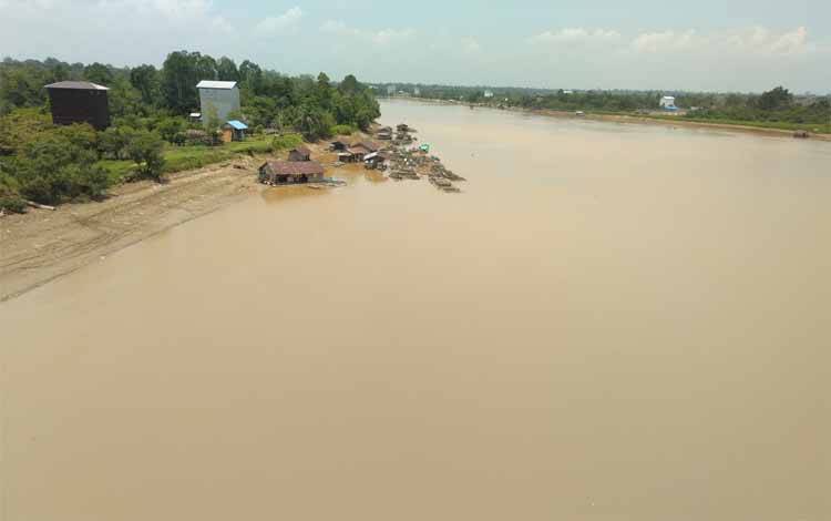 Sungai Katingan Surut Dampak Hujan Jarang Terjadi