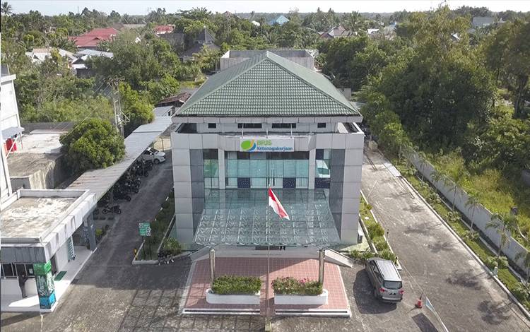 Dukung Program Vaksinasi, Karyawan BPJS Ketenagakerjaan Cabang Pangkalan Bun Ikuti Vaksin Tahap Pertama