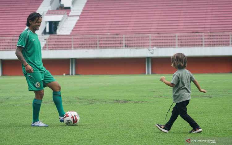 Irfan Bachdim Optimistis Hadapi Piala Menpora Meski Persiapan Singkat