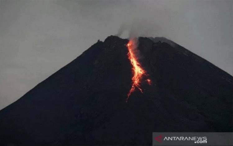 Gunung Merapi Luncurkan 21 Kali Guguran Lava Pijar