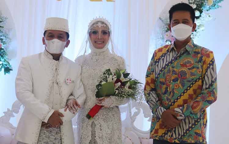 Bupati Barito Utara Hadiri Resepsi Pernikahan Agustiar Sabran dan Aisyah Thisia Bianty