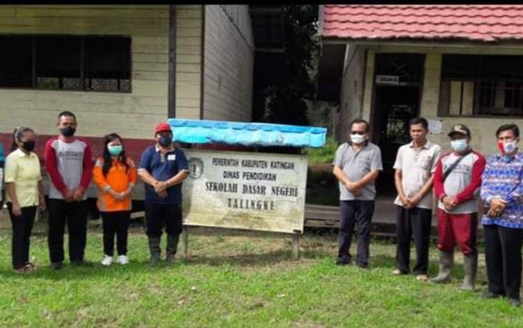 Kepala Dinas Pendidikan Katingan Tinjau SDN Talingke yang Terancam Ambruk karena Abrasi