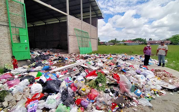 Satpol PP Diminta Berikan Sanksi Terhadap Pembuang Sampah Sesuai Perda Kotim