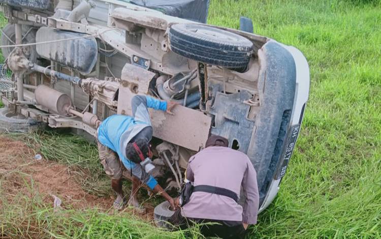 Mobil Pikap Angkut Sayur Terbalik, Berikut Kronologinya