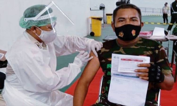 Babinsa Koramil Sepang Ikuti Vaksinasi Covid 19 Tahap Kedua