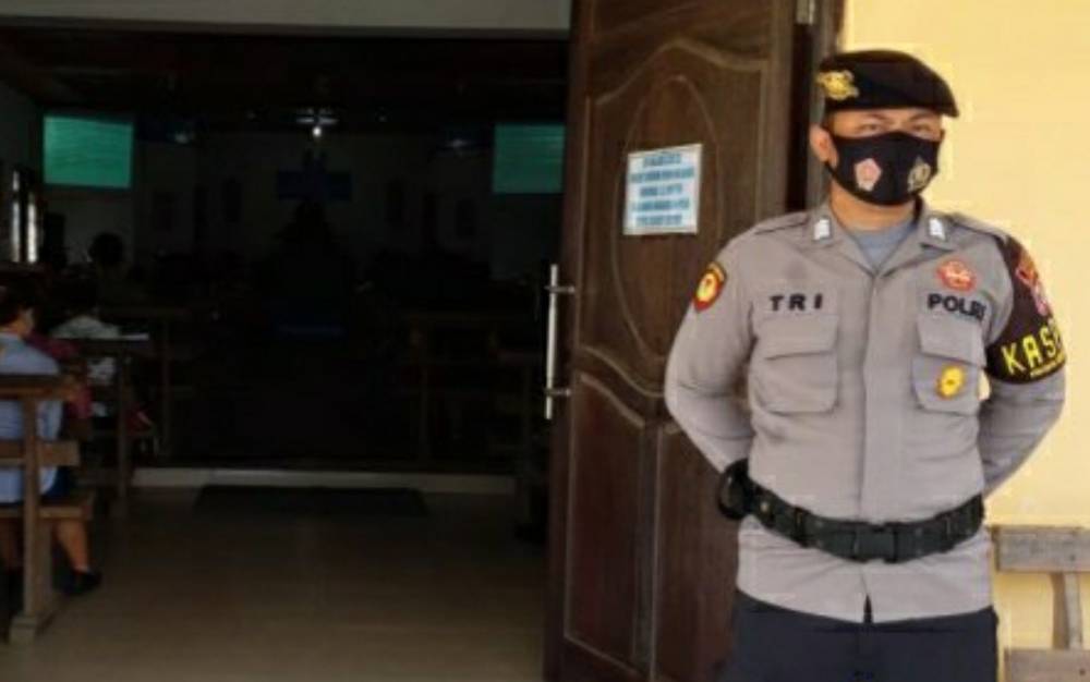 Polsek Kapuas Tengah Beri Rasa Aman untuk Masyarakat Beribadah