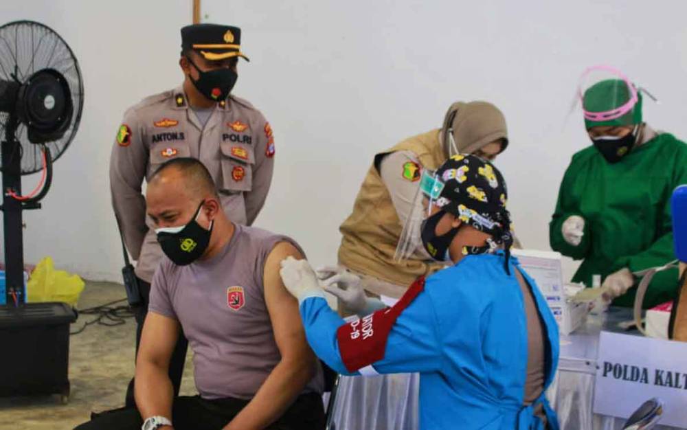 Puluhan Vaksinator RS Bhayangkara Dilibatkan dalam Vaksinasi Massal